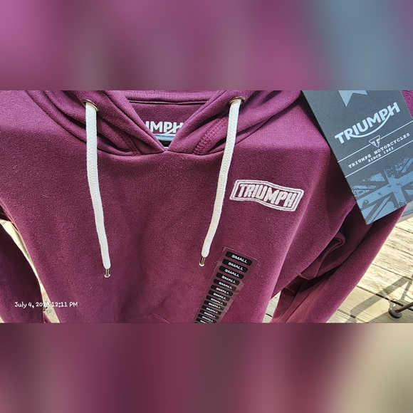 Hoodie womens size small.  triumph motorcycles. Maroon red. - Picture 5 of 12